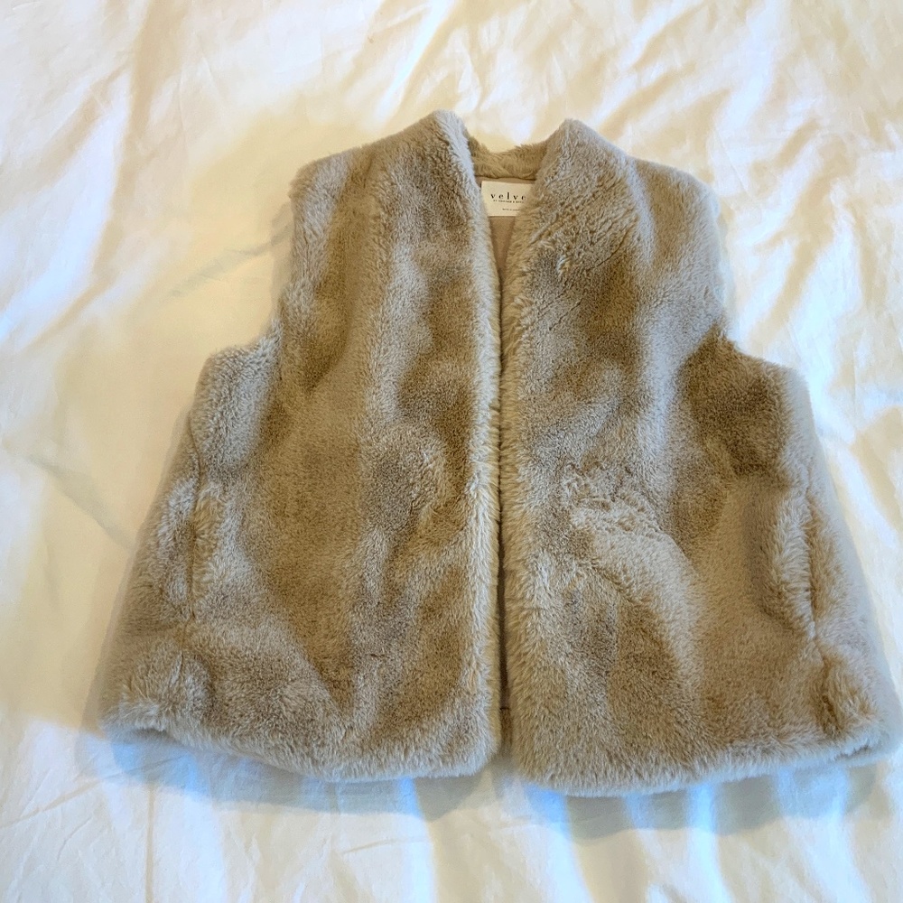 VELVET by Graham & Spencer EUC faux fur vest!  Light tan size Medium
